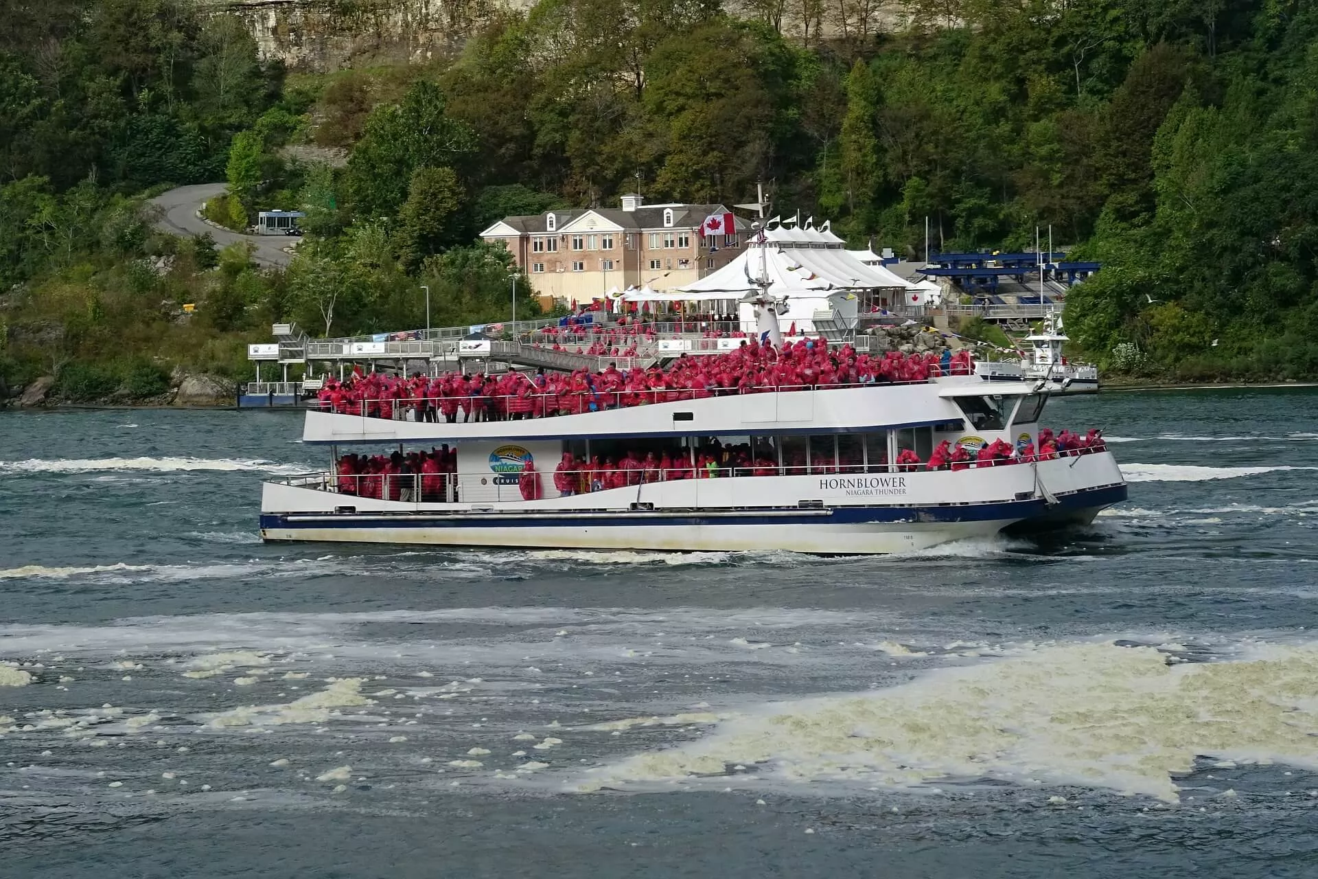 El barco de Hornblower Niagara Cruises